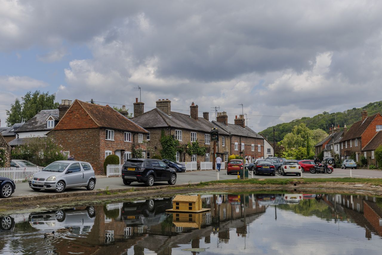 The village centre of Aldbury looking towards the pub, The Greyhound. Probably too many cars for my liking. The duck pond is nice though.